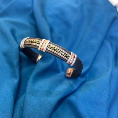 Brazalete magnético envuelto en cuero de cobre macizo para hombres y mujeres de terapia energética Foto 1 de 4
