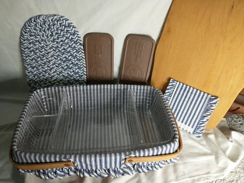 Beautiful vintage Sweetheart Gourmet 1997  Longaberger handwoven basket and more Cover