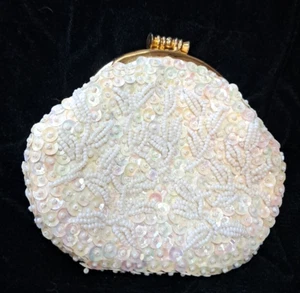 Vintage Ivory Beaded Sequin Change Purse Kiss Gold Frame Lock British Hong Kong - Picture 1 of 11
