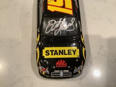 Cuna Elliott Sadler & Evernham 2009 autografiada Dodge Stanley fundida a presión y tarjeta Foto 1 de 4