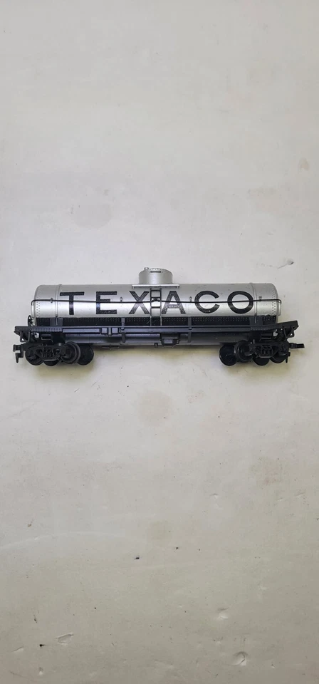 Texaco Oil Tanker Single Dome HO Scale Model Train With Ladders - Vintage - Image 1 of 4