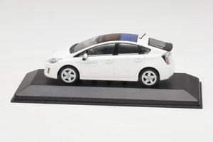 PRIUS001 Toyota Prius Super White Minichamps 1/43 - Picture 1 of 4