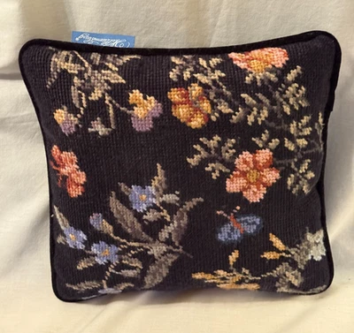 Almohada Williamsburg Jardín Flores y Mariposa Punta de Aguja 9.5x9.5 Foto 1 de 4