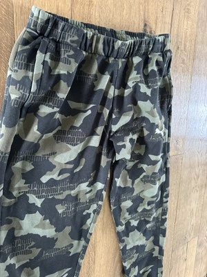 Pantalones deportivos Puma grandes camuflados forrados de lana para hombre con bolsillos con cremallera usados en excelente estado Foto 1 de 4