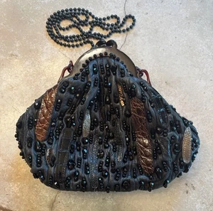 Schwarze Leder Perlen Clutch Handtasche mit Metallriemen Taschenverschluss Mehrfarbig - Bild 1 von 7