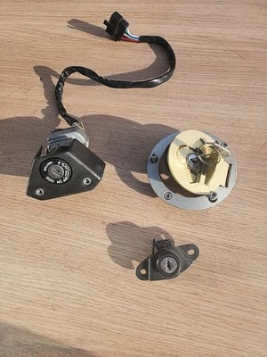 Juego de bloqueo Ducati Monster 1996 tapa de gasolina bloqueo de asiento de encendido completo Foto 1 de 4