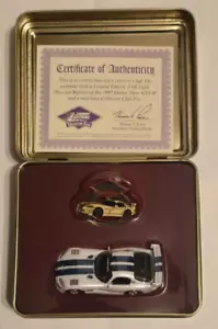 Johnny Lightning Collector Club 1997 Dodge Viper GTS-R und Pin - Bild 1 von 2