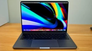 macbook 2020 pro / 2GHz Core i5 / 16GB RAM / 1TB SSD / Intel Iris Plus Graphics  - Bild 1 von 1