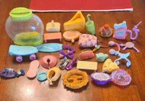 Littlest Pet Shop Zubehör Posten Hüte Schleifen Rock Surfbrett Käse die meisten LPS - Bild 1 von 4