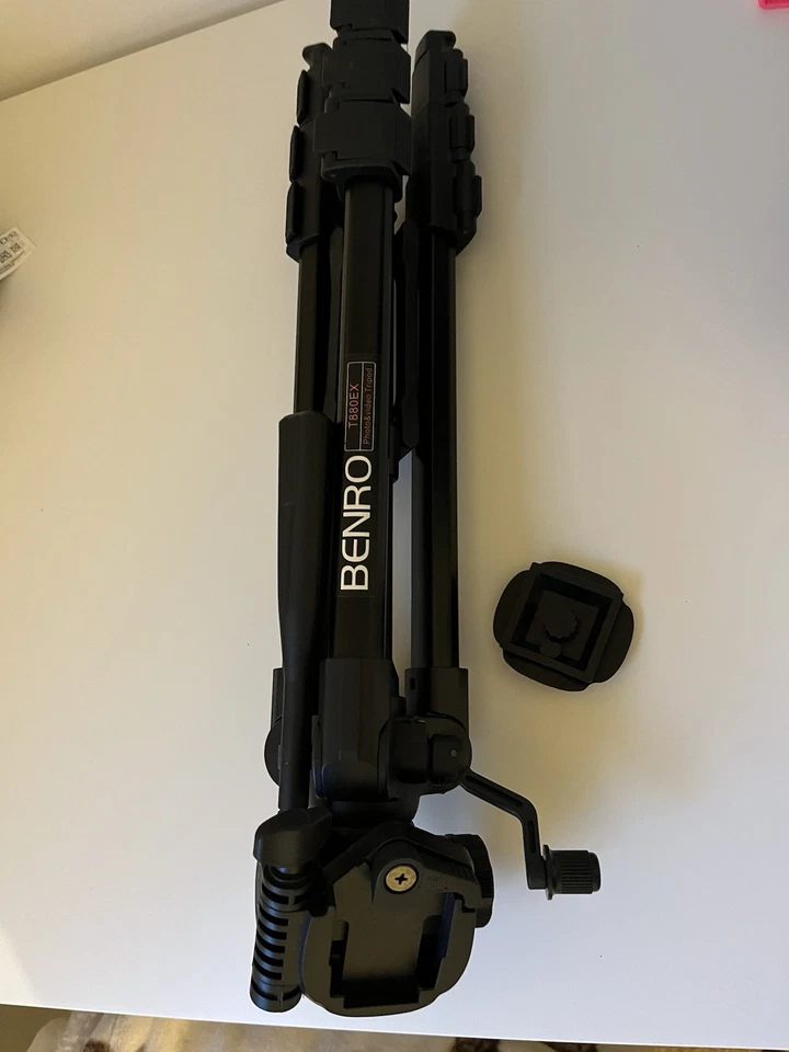 Benro T880EX Digital Aluminum Tripod with 3-Way Pan/Tilt Head - Image 1 of 1