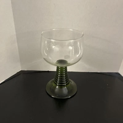 Vasos de vástago de colmena verde Luminarc, vajilla acanalada Foto 1 de 4