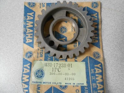 Nuevo de Lote Antiguo Yamaha OEM Tercera Rueda Engranaje 1974-1975 YZ360 YZ250 28T 431-17231-01  Foto 1 de 3