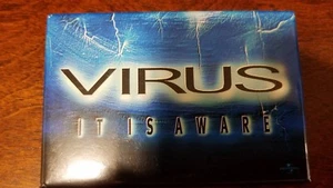 Virus promo pin badge - Jamie Lee Curtis  - Picture 1 of 3