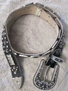 Cintura western BHW impreziosita in pelle nera con borchie e strass taglia XXL, 43' leggi - Foto 1 di 20