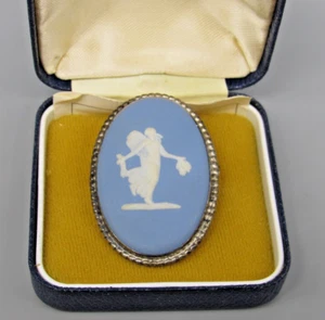 Vintage Gold Plated STRATTON WEDGEWOOD ENGLAND Brooch Pin St GEORGE & DRAGON SS - Picture 1 of 5