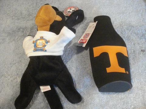 1998 TENNESSEE LADY VOLUNTEERS COLLEGIATE CRITTERS--SMOKEY & Uof T BOTTLE KOOZIE Cover