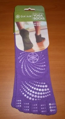 GAIAM Super Grippy Yoga Pilates Tai Chi Socks Womens sz 5-10 PURPLE All Grip - Image 1 of 4