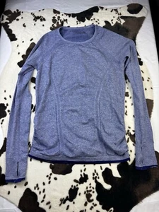 Athleta Womens Top Size Medium Long Sleeve Stretch Scrunch Logo Thumb Holes - Picture 1 of 8