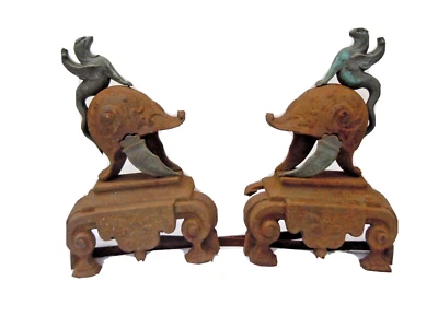 Andirons chenets sculpture griffons bronze casque romain Athéna époque 18ème - Photo 1/4