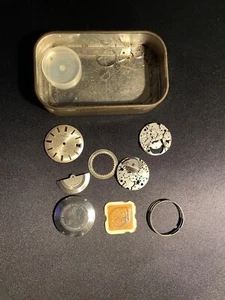 Piezas de reloj Ermano - Movimiento con esfera, manecillas, movimiento de donante y pieza NOS - Imagen 1 de 3