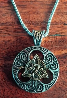 VIKING CELTIC TRINITY KNOT TRIQUETRA PENDANT STAINLESS STEELS NECKLACE *NEW* - Image 1 of 4