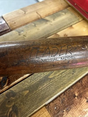 Bate de béisbol vintage años 50 Hillerich & Bradsby madera 'líder' Stan Musial modelo 34" Foto 1 de 4