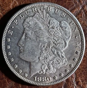 Dólar Morgan 1880-S. Tonos dorados. Bonito brillo de rueda de carro. #60. - Imagen 1 de 2