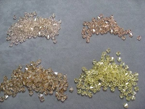 Cristalli Swarovski bicono 6 mm 4 varianti: seta, Lt pesca, ombra dorata, Jonquil - Foto 1 di 13
