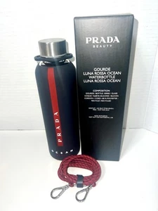 Botella de agua de vidrio Prada Beauty Luna Rossa con tapa y mango 16 oz nueva en caja - Imagen 1 de 2