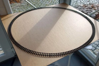 16 Stück gebogene Gleise R = 440 mm mit Holzschwellen Piko/Pico Express/Hruska - Bild 1 von 3