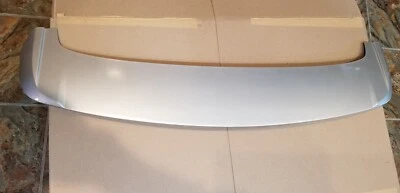 Spoiler Liftgate prata 25795259 2010 2011 2012 2013 2014 2015 2016 Terrain GMC  - Imagem 1 de 4