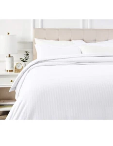 Amazon Basics Deluxe Microfiber 3 Piece Duvet Cover Set- 220Cm x 250CM - Picture 1 of 4