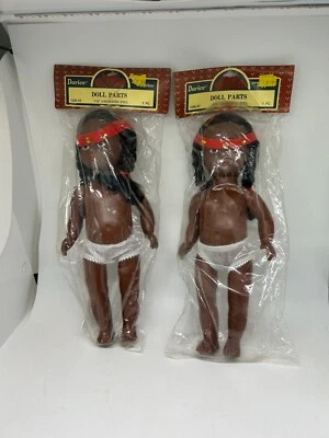 2 винтажные пластиковые декоративные куклы Darice 11,5 дюйма 1299–63 с красной повязкой на голову - Изображение 1 из 4