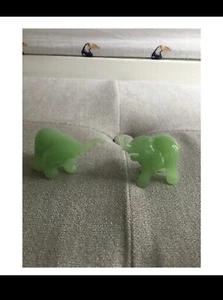 Tiny elephant pair of jadelike glass crystal keepsake display - Picture 1 of 6