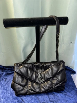 Bandolera de cuero Yves Saint Laurent negra sobre negra Foto 1 de 4