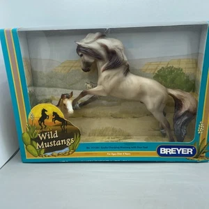 NIB Breyer Horse - America’s Wild Mustangs 751203 Grullo Mustang w/ Dun Foal 03 - Picture 1 of 18