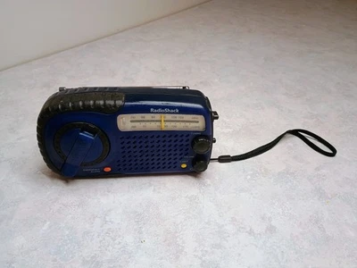 RadioShack Dynamo 12-801 AM/FM Wind-Up Radio w/ Emergency Alarm - Image 1 of 4