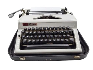Vintage Erika 100/105 Portable Typewriter .DDR 70s - Picture 1 of 14