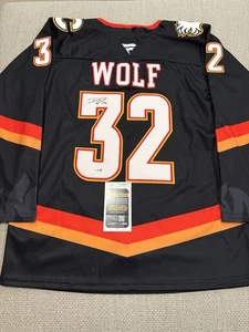 JSA COA DUSTIN WOLF signed handsigniert Calgary Flames Hockey Trikot - Bild 1 von 2