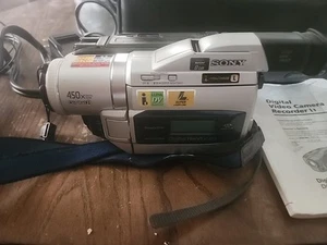 VTG Sony Handycam DCR-TRV720 NTSC -Tested w/ Bag, Remote, Manual and AV Receiver - Picture 1 of 21