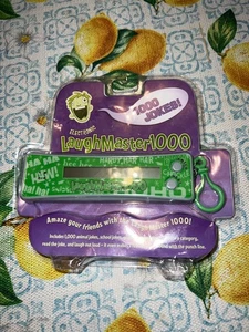 Portachiavi gioco piatto scherzo portatile Scholastic Electronic Laugh Master 1000 - Foto 1 di 4