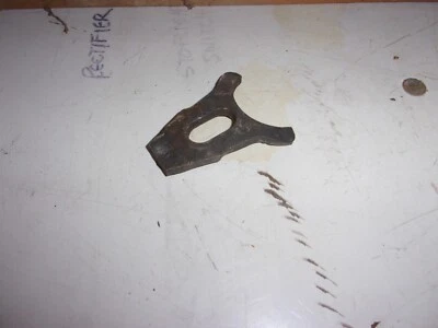 Abrazadera de sujeción para distribuidor Chevrolet 65-75 Camaro Chevelle Nova Corvette GM Foto 1 de 2