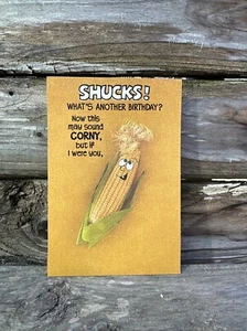 Tarjeta de felicitación vintage Hallmark ¡Feliz cumpleaños SHUCKS! Triple pliegue largo firmado usado - Imagen 1 de 6