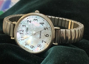Lucky Star Women’s Watch Mother-of-Pearl Dial Silver Tone Fresh Battery  Works - Picture 1 of 9