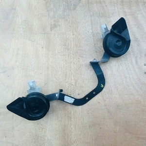 Genuine Mercedes OEM horn pair LEFT RIGHT fanfare front A2215420020 A2215420120 - Picture 1 of 14