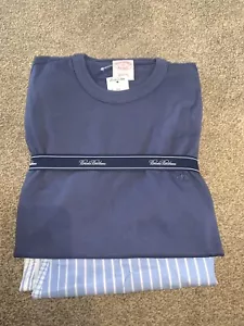 Set pigiama Brooks Brothers blu nuovo con etichette prezzo consigliato £ 115 cotone, fondo fantasia - righe - Foto 1 di 12