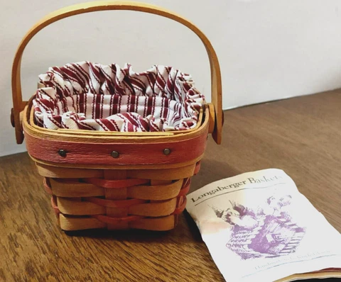 Longaberger 1995 Handy Oven Hostess Basket with cloth insert and inspection Cover