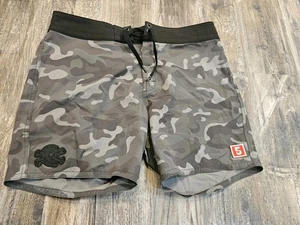 Men's Birdwell Beach Britches Camo Swim Trunks Board Shorts Sz 34 Skull Patch - Picture 1 of 8