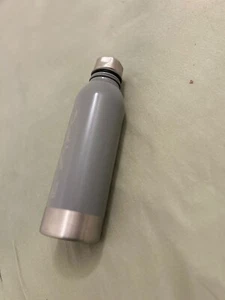 Trinkflasche - Auslaufsicher - Edelstahl Wasserflaschen für Männer & Frauen. - Picture 1 of 3