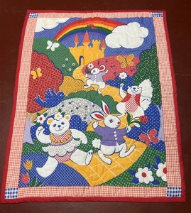 Vintage Baby Decke Tiere Regenbogen Schloss Vögel Eichhörnchen Hase Bär 33x43 in rot - Bild 1 von 12